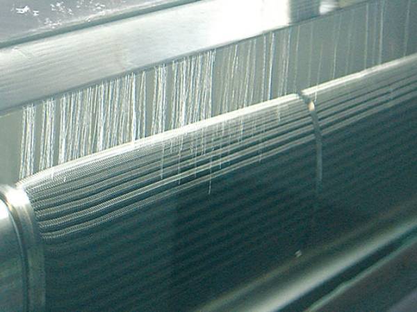 Pleated filter elements are put into water to implement bubble test.