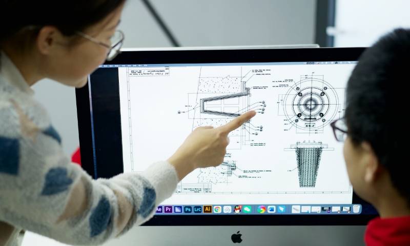 Our client is discussing product details with our designer.