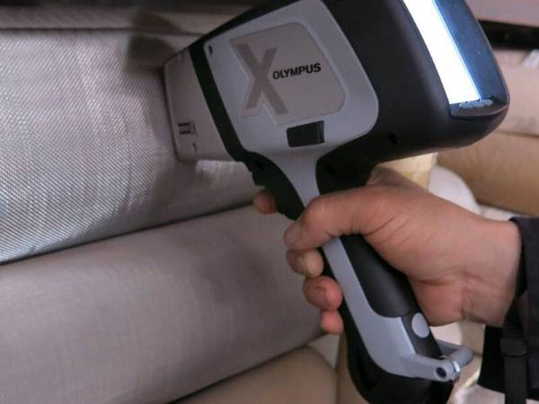 Test metal mesh with material analyzer.